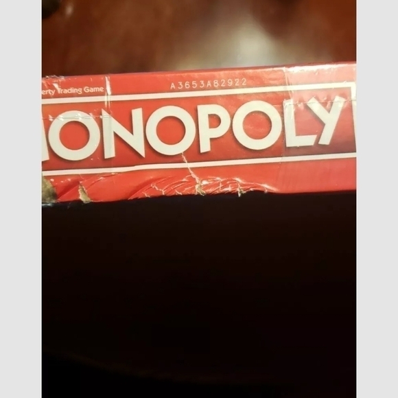 Hasbro Monopoly (C1009) Classic Board Game New Sealed with Damage to Box as is - Picture 5 of 7